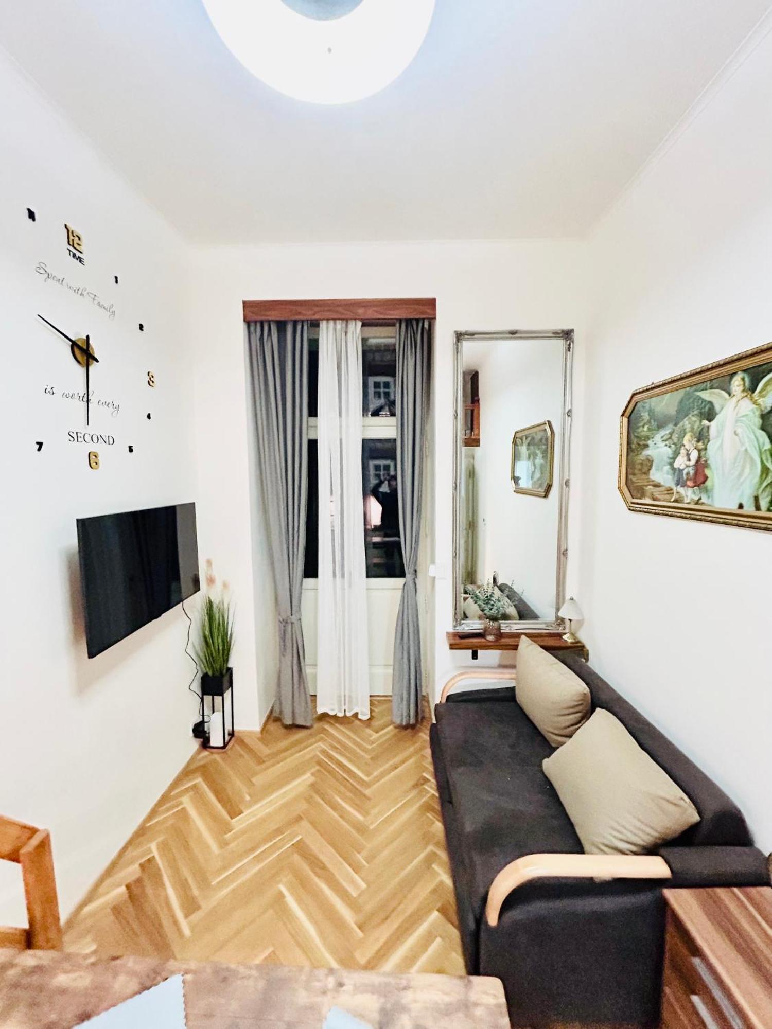 Cozy Design Homestay With Terrace Prague Exterior photo