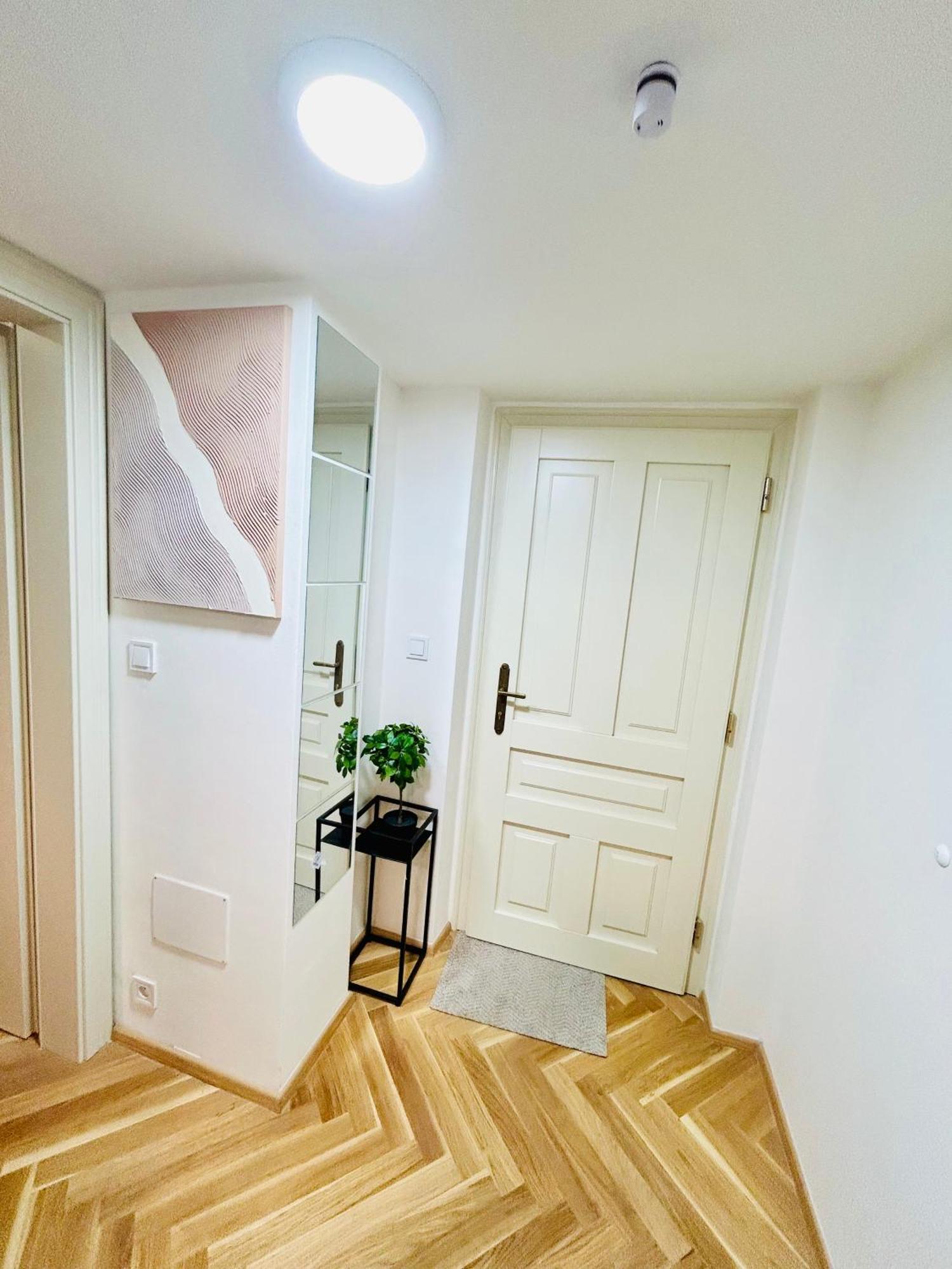 Cozy Design Homestay With Terrace Prague Exterior photo